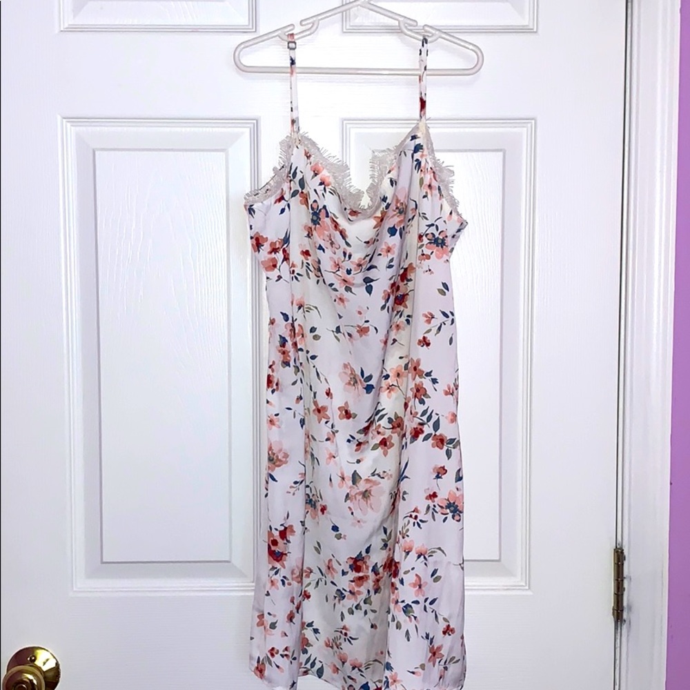 FLORAL SLIK CAMISOLE WITH LACE TRIMMING🌸